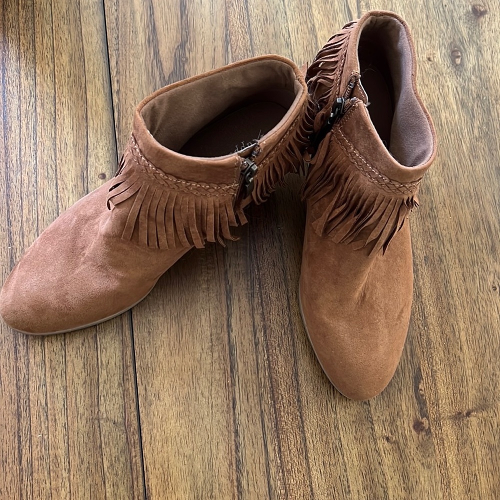 Brown suede ankle boots kids size 4